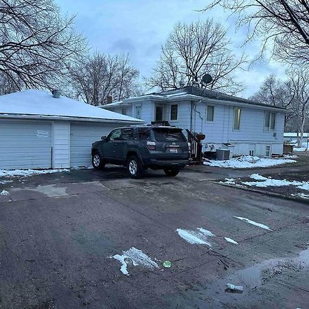 Hot Tub 5 Beds Apartment Moorhead Exterior photo