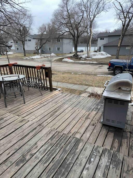 Hot Tub 5 Beds Apartment Moorhead Exterior photo