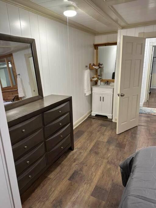 Hot Tub 5 Beds Apartment Moorhead Exterior photo