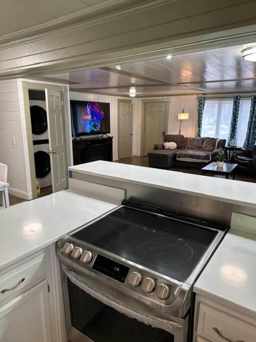 Hot Tub 5 Beds Apartment Moorhead Exterior photo