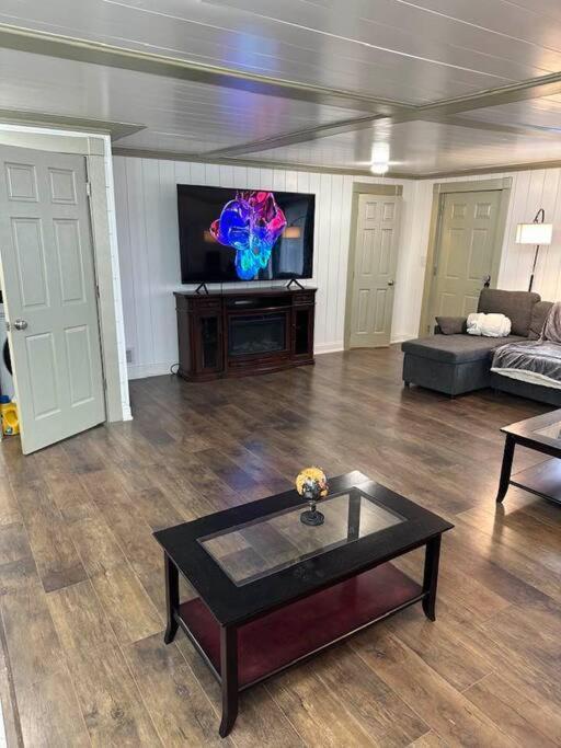 Hot Tub 5 Beds Apartment Moorhead Exterior photo