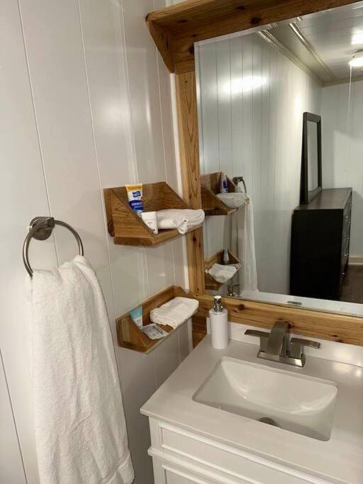 Hot Tub 5 Beds Apartment Moorhead Exterior photo
